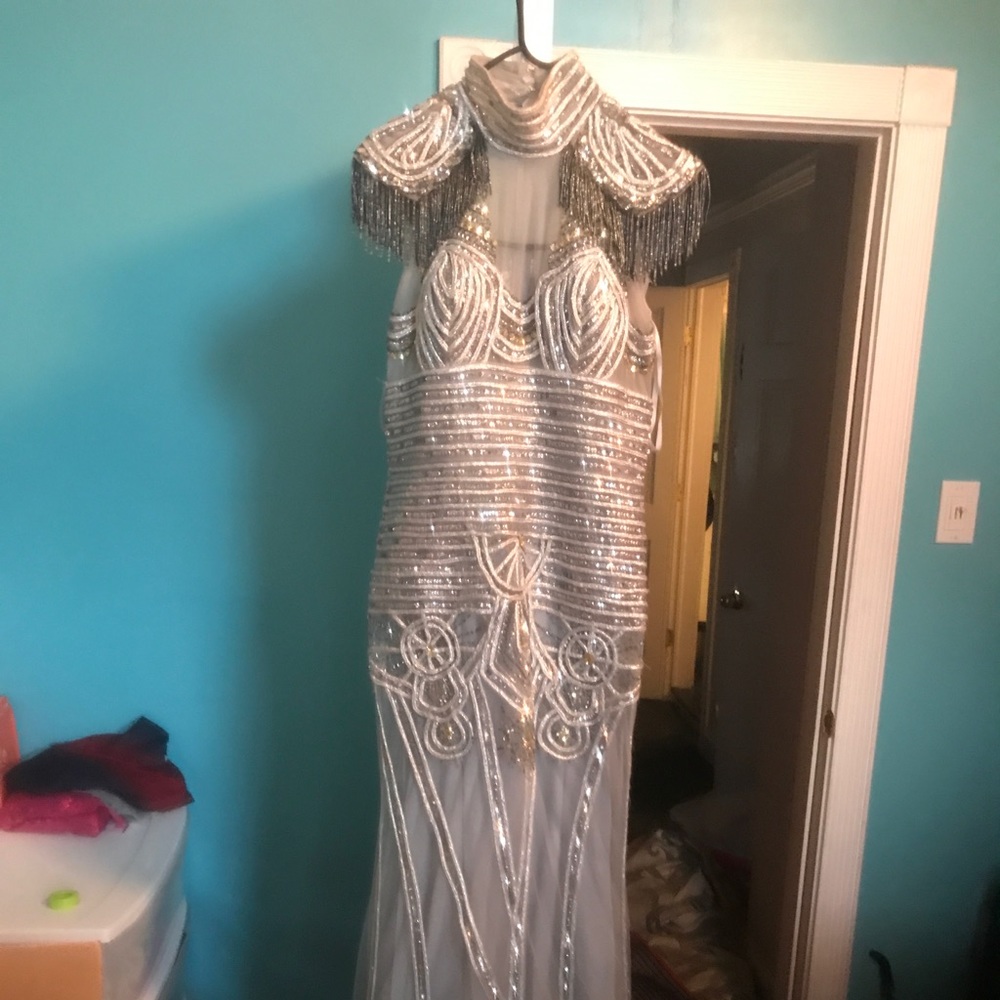 Prom dress Evening Gown Rhinestone Beaded Fitted Sequin Silver Gold Pageant